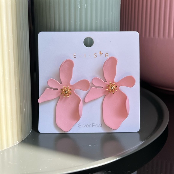 Large Pink Flower Earrings with Gold Center Detail - Picture 4 of 12